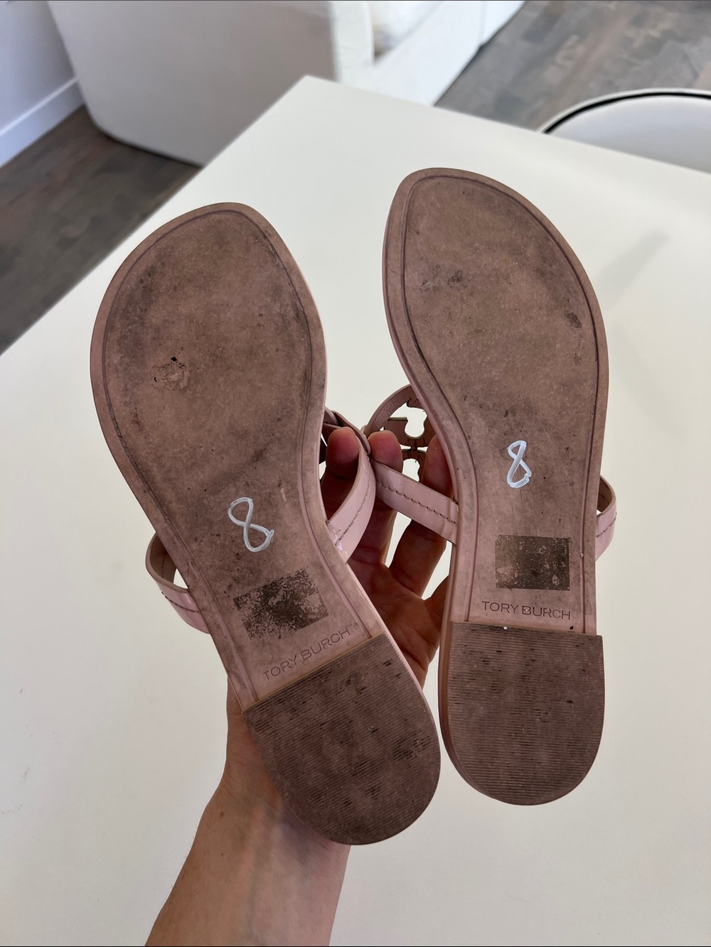 Tory Burch sea shell light pink miller patent leather flip flops sandals 8 - Picture 12 of 12